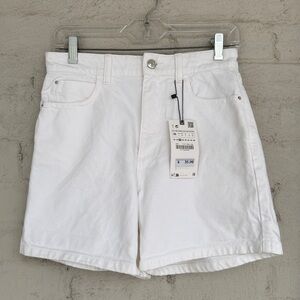 NWT Zara White Denim High Rise Rigid Mom Jean Shorts Size 4